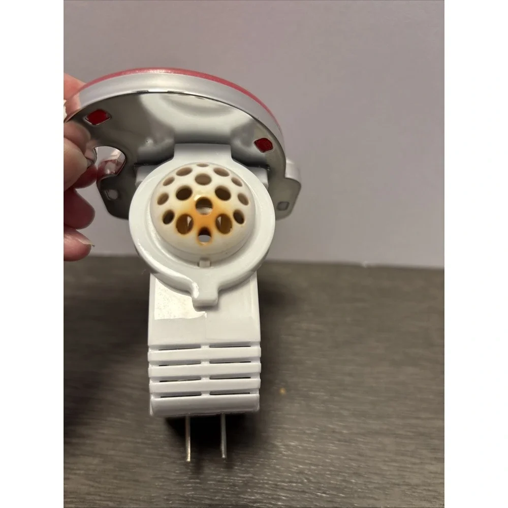 Bath Body Works Wallflowers Santa Cap Christmas Light Plug in Diffuser Hat Glow - Picture 4 of 8